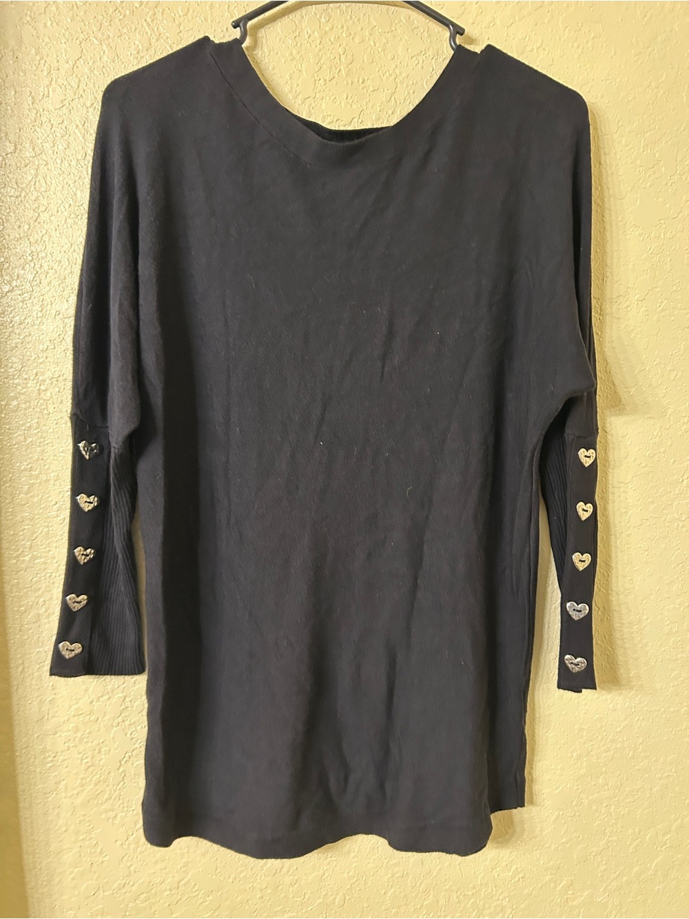Cable & Gauge Black 3/4 Sleeve Knit Tunic Top  Silver Heart Buttons EUC- L130